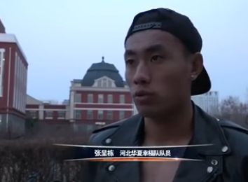 “本周二我走进会议室，佩普正在检查球队的名单，他说我会首发。